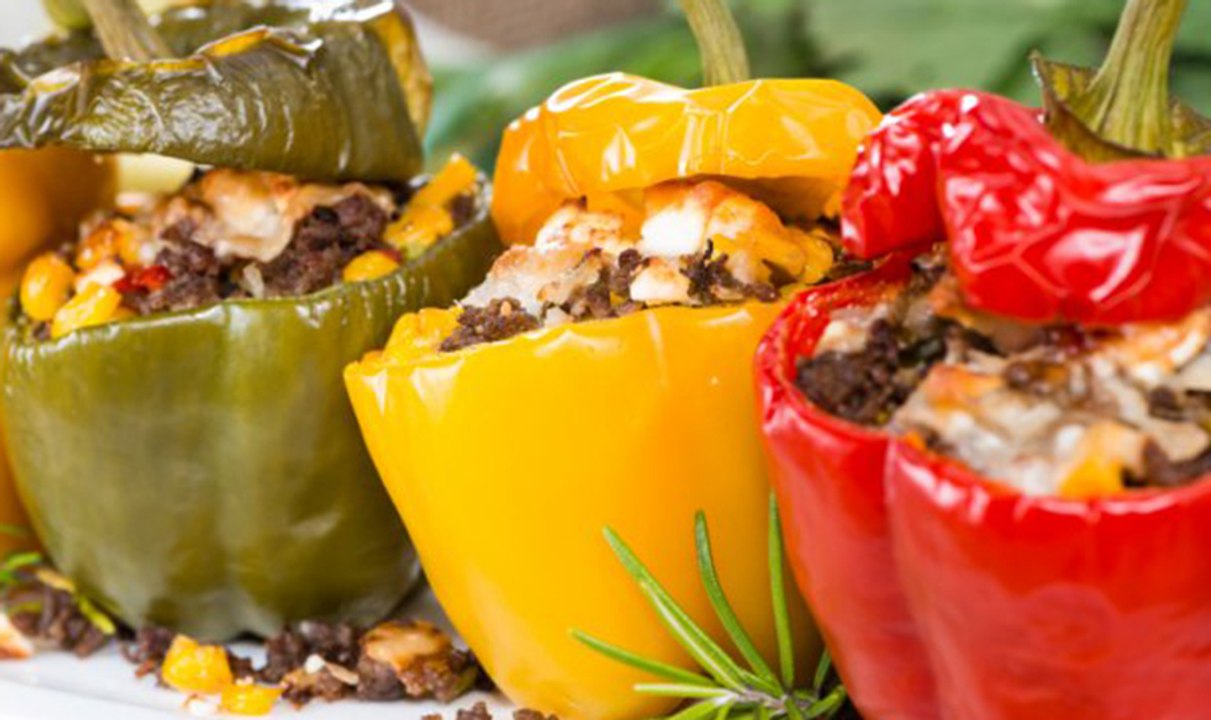 Pimientos rellenos con carne y queso