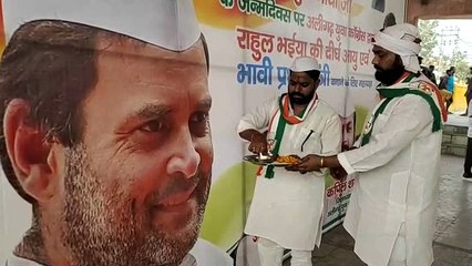 Descargar video: राहुल गांधी के जन्मदिन पर कार्यकर्ताओं ने चीन के समान का किया वहिष्कार