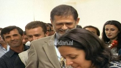 Limpreht tek qendra e kreditimit  "Partneriteti Shqiptar ne Mikrokredi" (16 Qershor 2000)