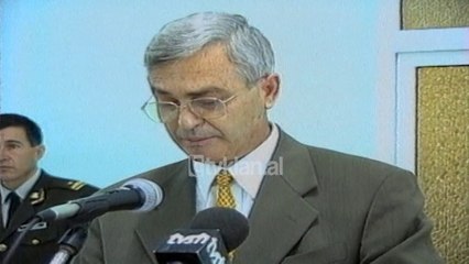 Tải video: Presidenti Mejdani ne Akademine e Mbrojtjes (16 Qershor 2000)