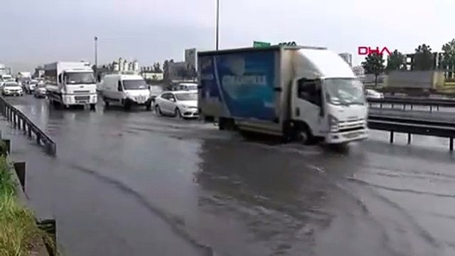 Sağanak yağış, Basın Ekspres yanyolunu göle çevirdi!