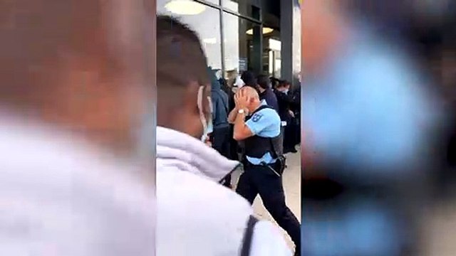 Los antidisturbios intervienen por las aglomeraciones en Lidl para comprar la PS4