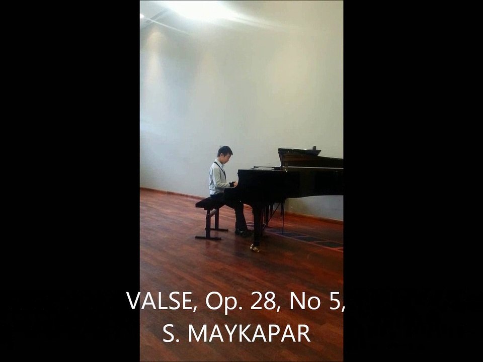 Concours Musical de France 2013 Nice. Élève: Victor Wang.wmv