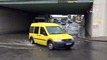 Tuzla’da yoğun yağış nedeniyle alt geçidi su bastı, otomobil suda mahsur kaldı