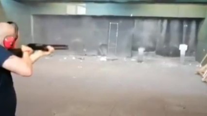 Detenido el hombre que simuló fusilar a miembros del Gobierno y de la cúpula de Podemos