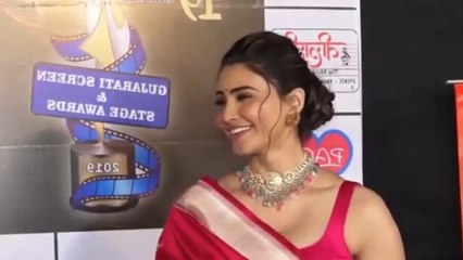 Diasy Shah HOT show in Pink blouse and saree