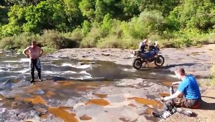 Petite douche façon motocross