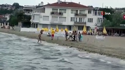 İstanbul'da bir yanda sel bir yanda deniz keyfi