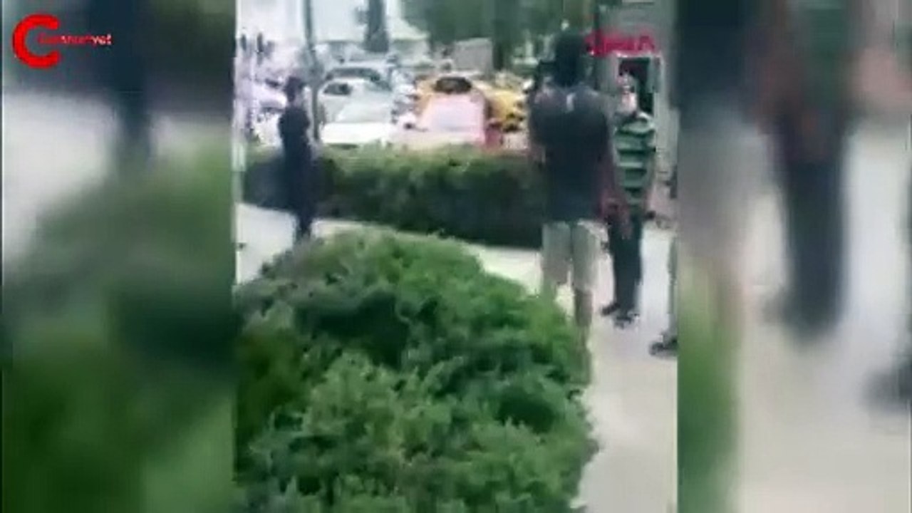Dolandırıcılık iddiasına cadde ortasında feci dayak kameralara yansıdı