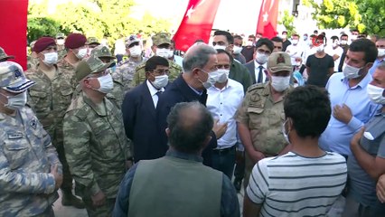 Milli Savunma Bakanı Akar Şırnak şehitlerinin taziyesine katıldı