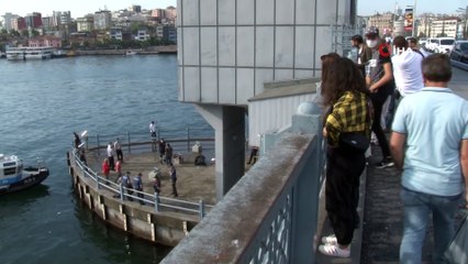 Galata Köprüsü’nde denizden erkek cesedi çıktı