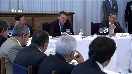 Exministro de Bolsonaro: "Médicos no saben de guerra, generales no saben de salud"
