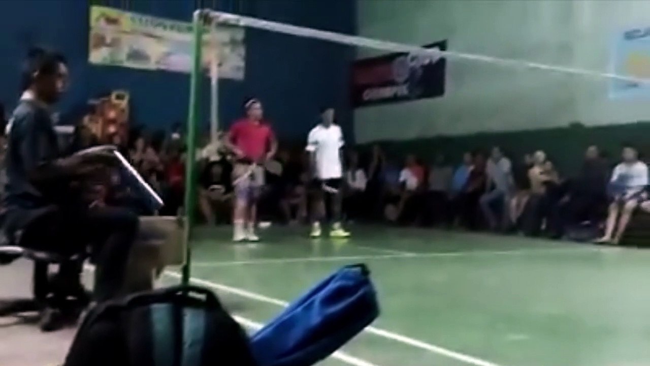 Playing badminton with flashing shoes [part 7]