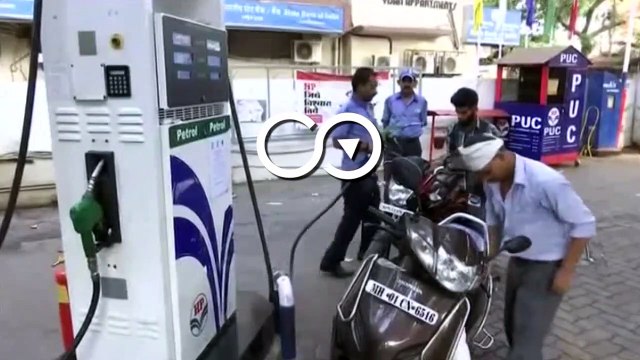 दो हफ्ते मेें डीज़ल आठ रुपए और पेट्रोल साढ़े सात रुपए महंगा हुआ