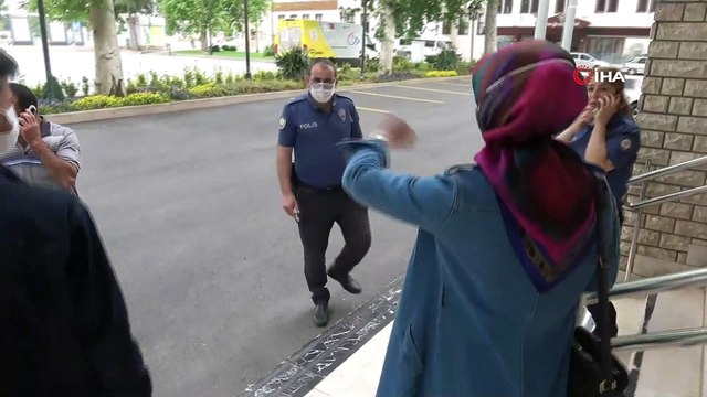 Kimliğini unutan öğrenciler nüfus müdürlüğüne koştu