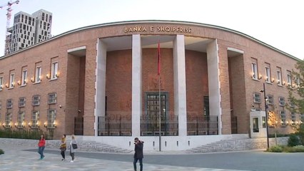Top News - Paraja jashtë bankave/ Janë qarkulluar mbi 2 miliardë euro