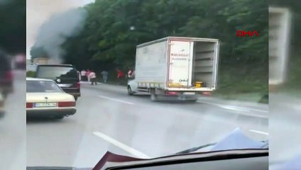 Seyir halindeyken alev alan otomobil yandı