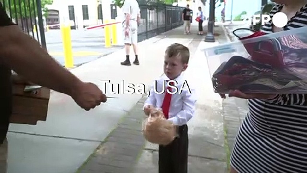 'Mini-Trump' verkauft Anti-Corona-Masken in Tulsa