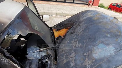 Digjet në parkim makina e një doganieri në Vlorë