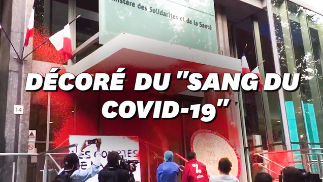 Attac et Inter-Urgences remettent le prix du Mépris au ministère de la Santé et le recouvrent de sang