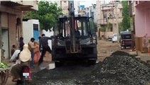 इन्दिरा नगर में बदहाल सड़कों पर डामरीकरण कार्य शुरू, रहवासियों में हर्ष की लहर