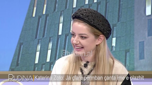 Katerina Zoto: Çanta e kashtes, trend per pushimet e veres