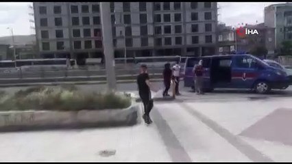 Kimliğini kaybeden öğrencilerin yardımına jandarma yetişti