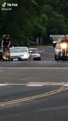 Cycliste VS Motard... Qui fera le plus de bruit