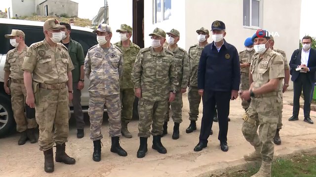 Bakan Akar ve komutanlar Namaz Dağı’nda incelemelerde bulundu