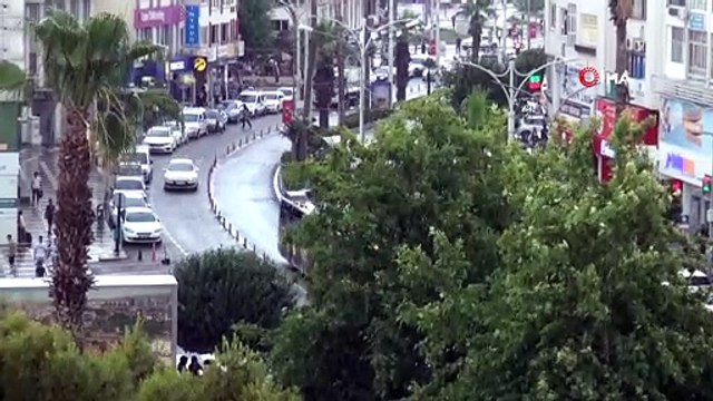 Kısıtlama sonrası dışarı çıkanlar yağmura yakalandı