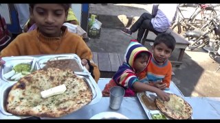 Amritsari Naan & Makkhan Wala Kulcha At Amritsar Bus Stand only at 30Rs |Punjabi Street Food