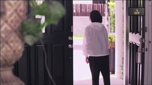 Lisa Surihani & Yusry Abd Halim - 6 Hari (Part 1)