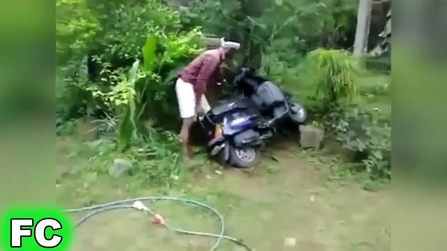 LAS MEJORE CAÍDAS EN MOTOS ( 720 X 720 )