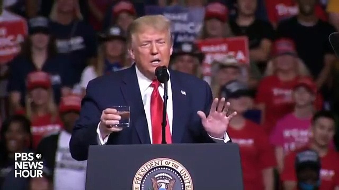 Trump hakkındaki iddialara bir bardak su ile cevap verdi