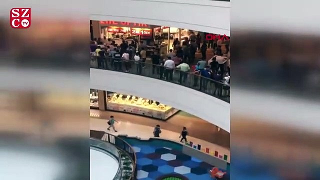 AVM'de çıkan kavgayı izlemek için 'sosyal mesafe' kuralını hiçe saydılar