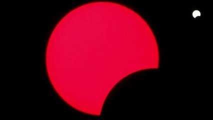 [영상] 이 시각 부분 일식 모습...5시 2분, 태양 절반 가린다 / YTN