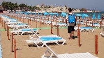 Mersin'deki plajlarda yeni dönem: Plaja girenlere ateş ölçümü, güneşlenenlere maske