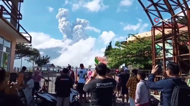 - Endonezya’da yanardağda patlama