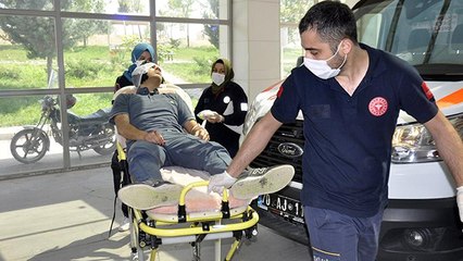 Tartıştığı postacının kulağını ısırarak kopardı