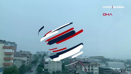 Bursa'da dehşet anları! Binanın üstüne yıldırım düştü