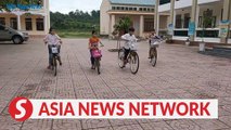 Vietnamese breathes new life into old bicycles to help poor children
