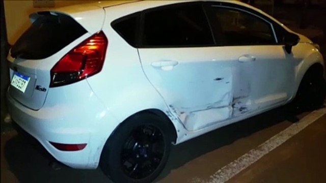 Colisão de trânsito envolve dois carros na Rua Pio XII, na Neva