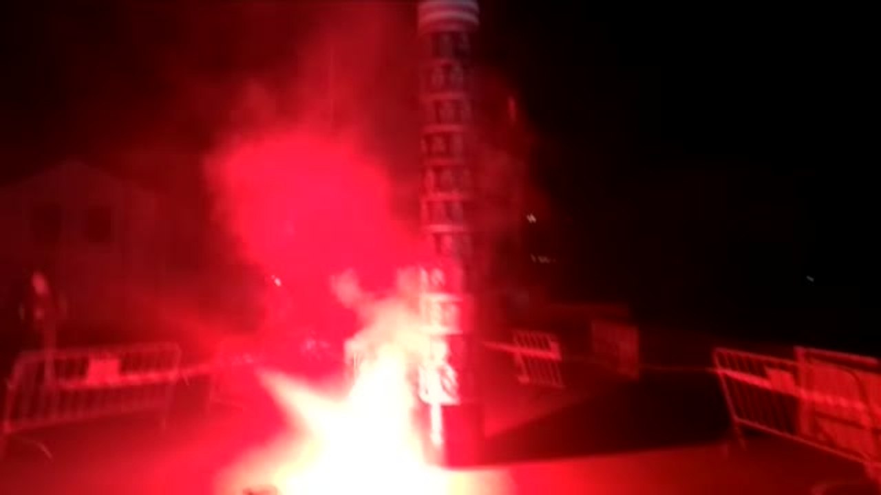 Marcha nocturna de los trabajadores de Alcoa para impedir el cierre de la siderúrgica