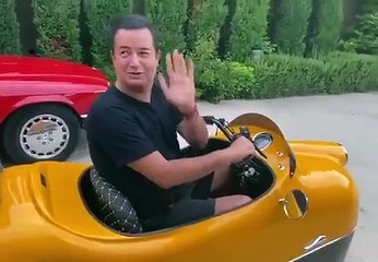 Acun Ilıcalı’dan Cem Yılmaz ve Serenay Sarıkaya'ya nostaljik arabalı ziyaret