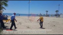 Top News - Durrës, 2 të arrestuar/ Në plazh çadra e shezlonge pa leje