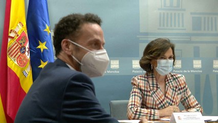 Carmen Calvo preside la reunión en Moncloa con Ciudadanos.