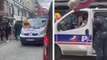 La police française distribue des bonbons sur la musique de Casimir