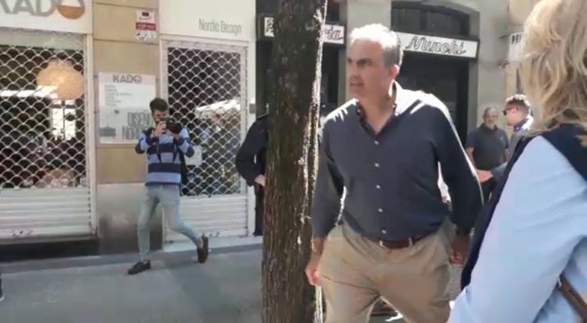 Ortega Smith abandona la parte vieja de San Sebastián tras el acto de su partido ultraderechista