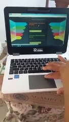 Supuesta computadora con promoción de Gonzalo Castillo