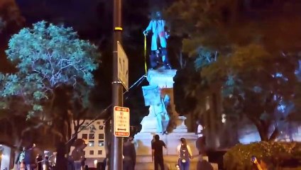 3 dünya savaşının planlayıcısı Albert Pike'ın heykeli yıkılıp ateşe verildi!